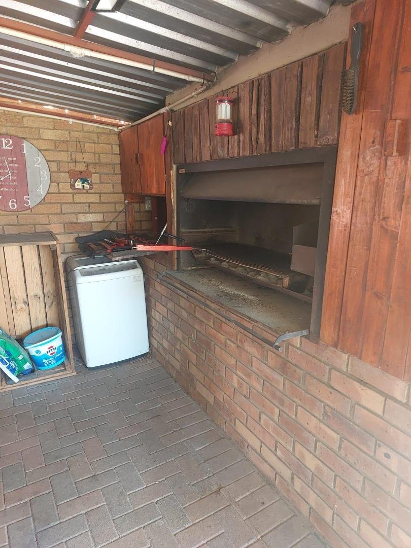 4 Bedroom Property for Sale in Lourenspark North West